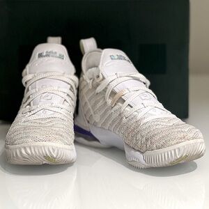 Lebron XVI GS Sneakers 5Y Buzz Light Year AQ2465 102